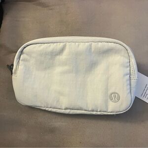 lululemon Everywhere Belt Bag Mini Ripstop light gray NWT